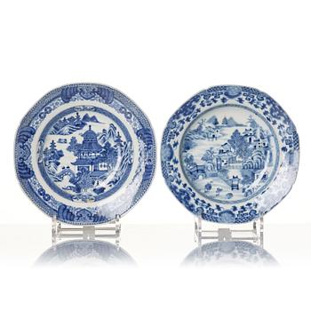 A matched set of 8 blue and white dishes, Qing dynasty, Qianlong (1736-95).