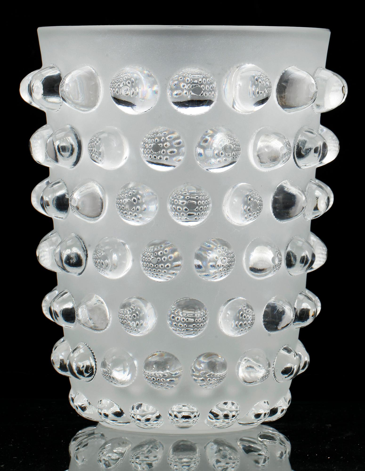 VAS, glas, signerad Lalique France.