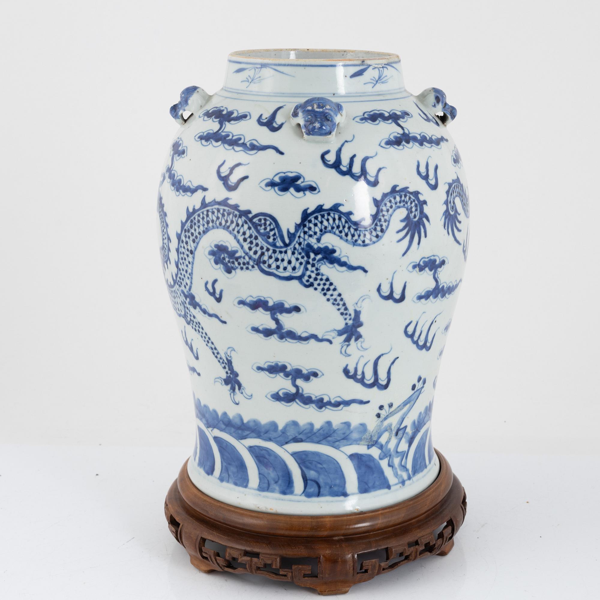 Urna, porslin, Kina, Qingdynastin, 1800-tal.