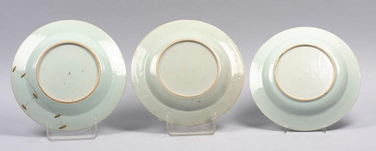 TALLRIKAR, 3 st. Porslin, Kina, 1700-tal.