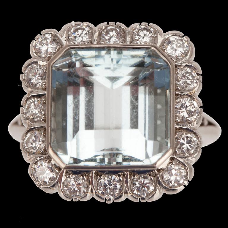 A RING, Beryl c. 6.00 ct, brilliant cut diamonds c. 0.64 ct. ~H/I. Platinum. 1960 s. Size 16+, weight 11 g.