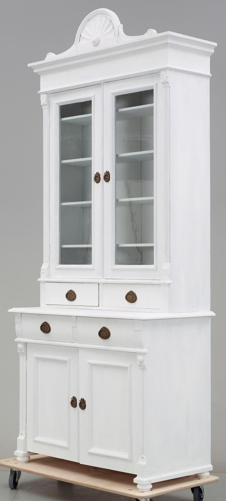 VITRINSKÅP, 1800-talets andra hälft.