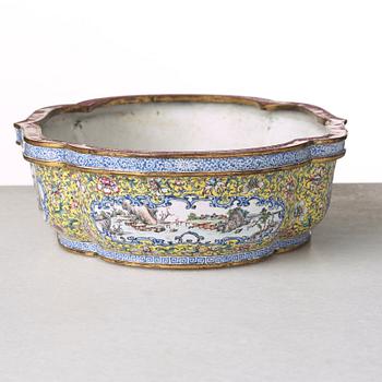 An enamel on copper flower pot, Qing dynasty, Qianlong (1736-95).