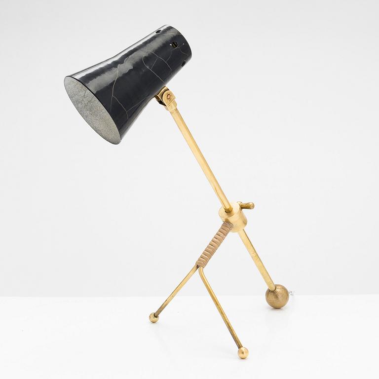 A mid 20th century table lamp.