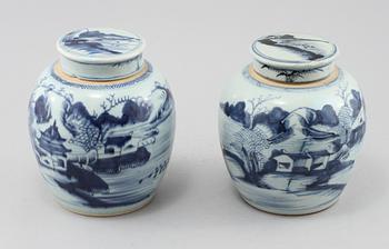 LOCKBOJANER, 2 st, porslin, Kina, 1800-tal.