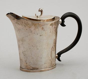 KAFFEKANNA, silver, CG Hallberg, Stockholm 1935. Vikt ca 428 g.