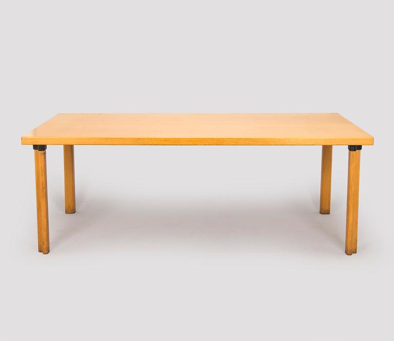 Alvar Aalto, ruokapöytä / neuvottelupöytä, malli E86, Artek, 1960/70-tal.