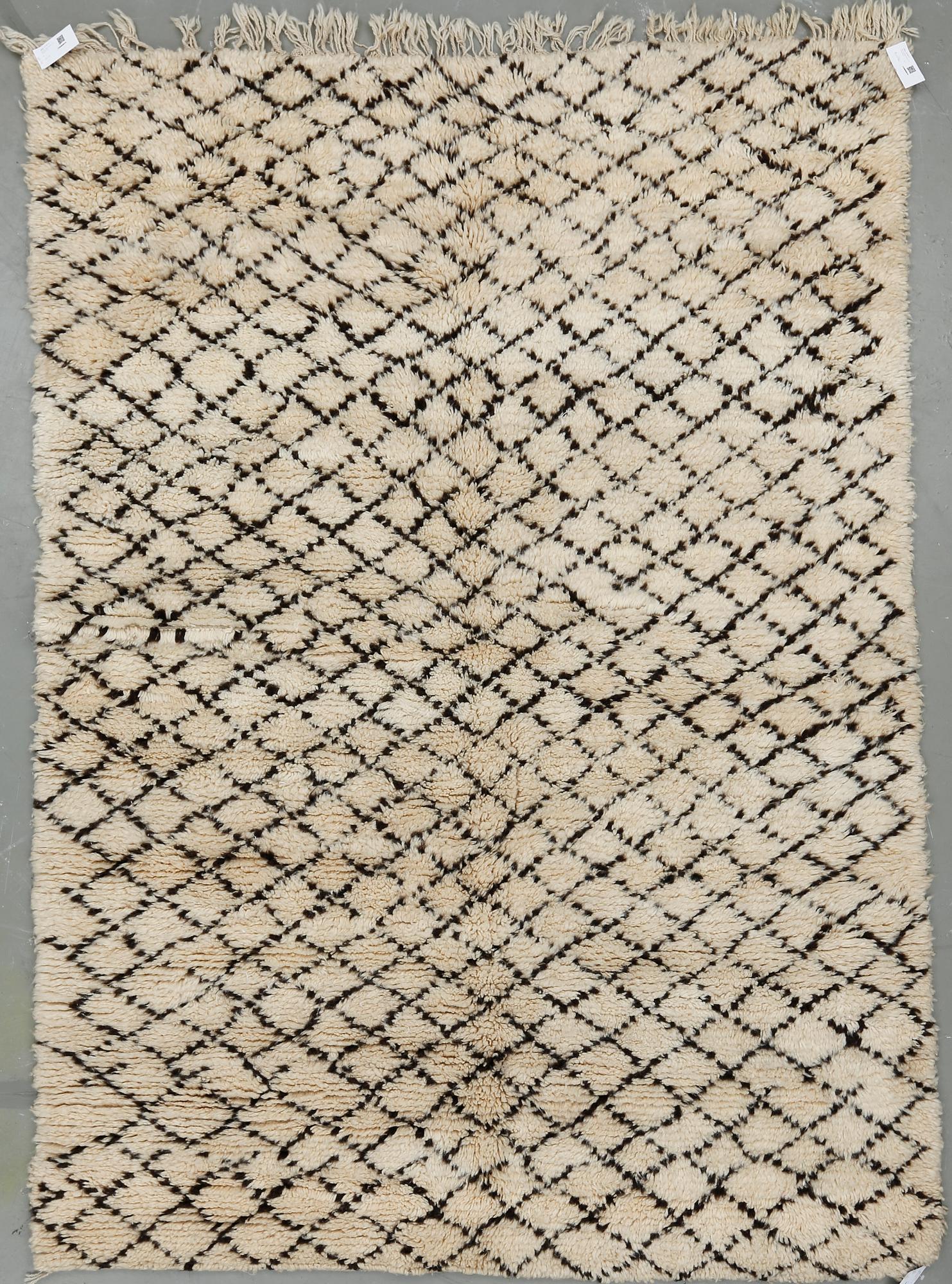 MATTA, Beni Ourain. Ca 243x178 cm.