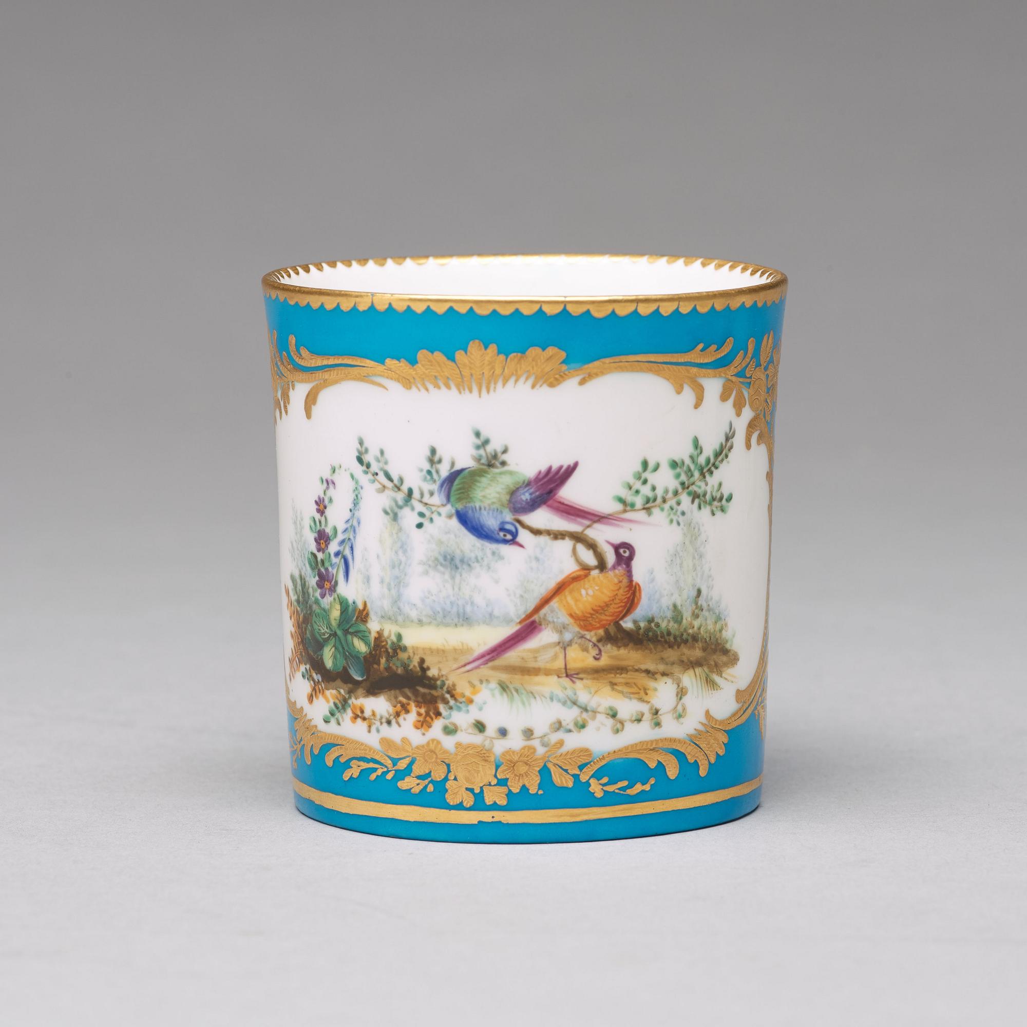KOPP med FAT, mjukt porslin. "Sèvres", 1700-tal.