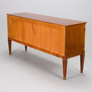A mid 20th century gustavian style veneered sideboard by Abrahamsons Möbelfabrik AB.