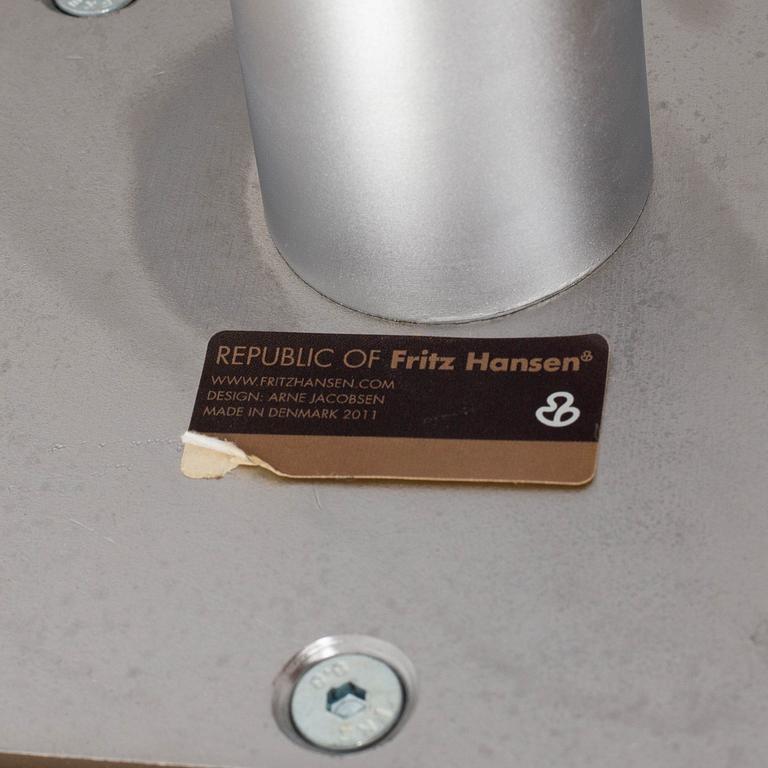 ARNE JACOBSEN, a 'Svanen' easy chair, Fritz Hansen, 2011.