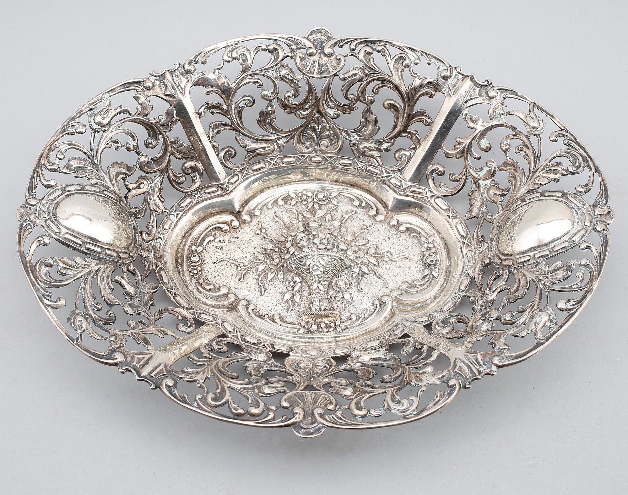SKÅL, silver, svenska importstämplar, 1900-talets första hälft. Vikt ca 321 gram.