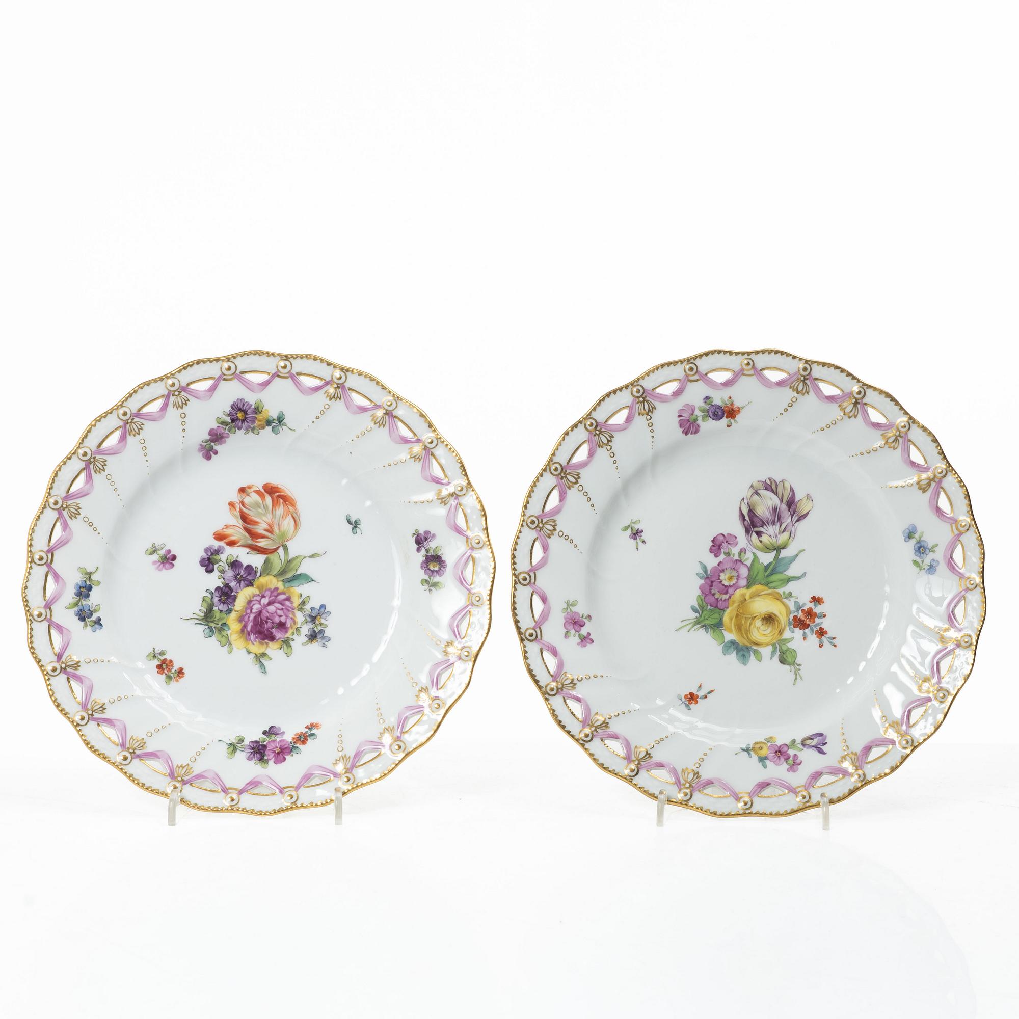 Royal Copenhagen, “Saxon Flower”, full lace, 20 plates and a reticulated bowl. Denmark, 1890–1922.