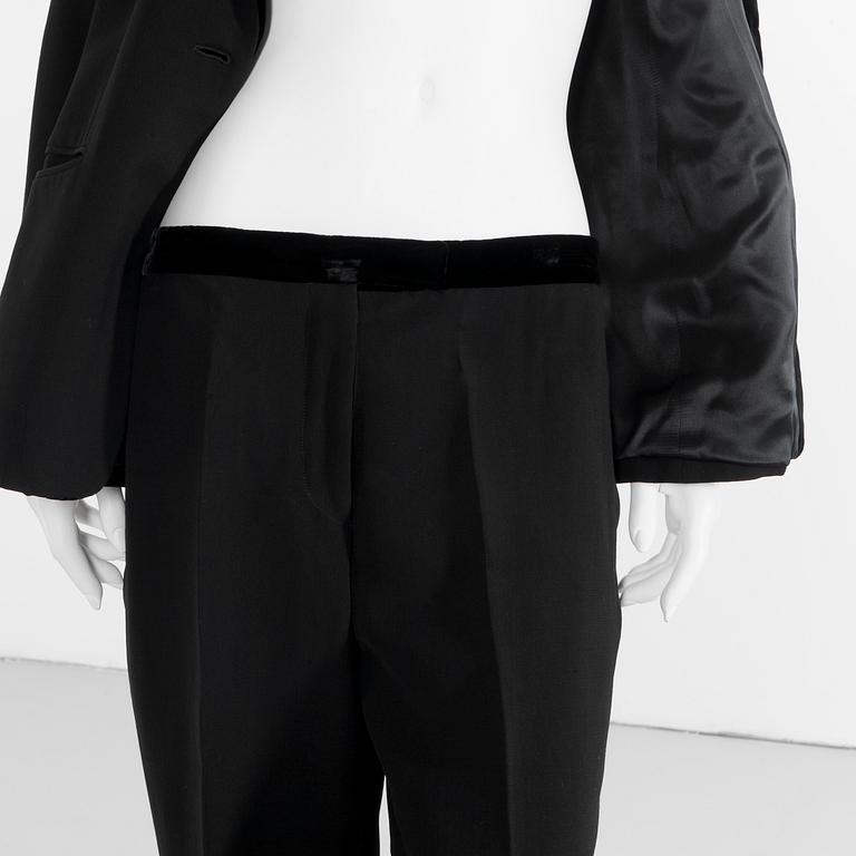 SUIT, two-piece suit consisting of jacket and pants.