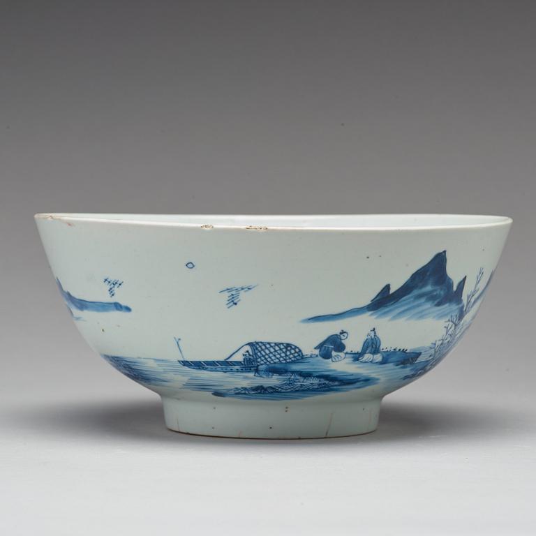 A large blue and white bowl, Qing dynasty, 18th Century.