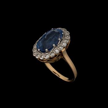 A RING, facetted sapphire, 8/8 cut diamonds, 18K gold. Westerback, Helsinki Finland 1977.