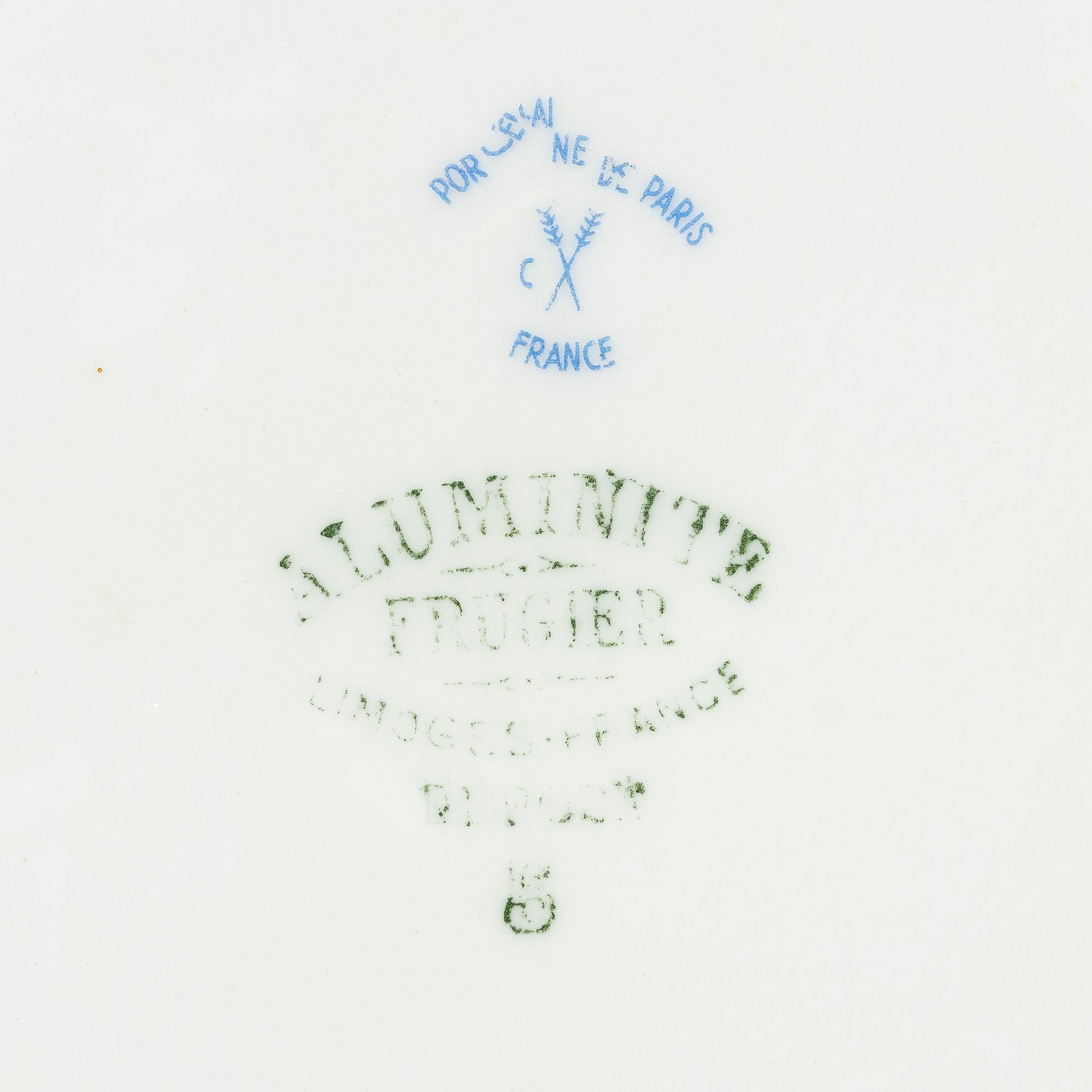 Service pieces, 91 pcs, mostly Porcelain de Paris.