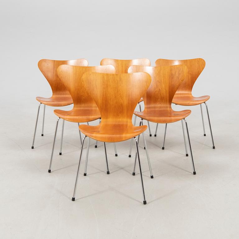 Arne Jacobsen, stolar 6 st "Sjuan" för Fritz Hansen 1999.