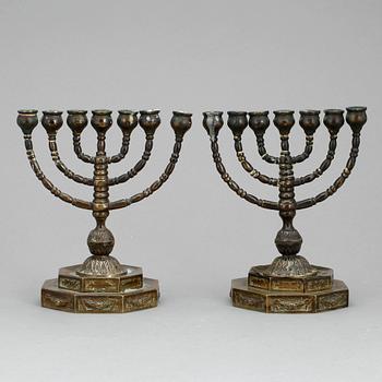 KANDELABRAR, ett par, s.k Menora. 1800/1900-tal.