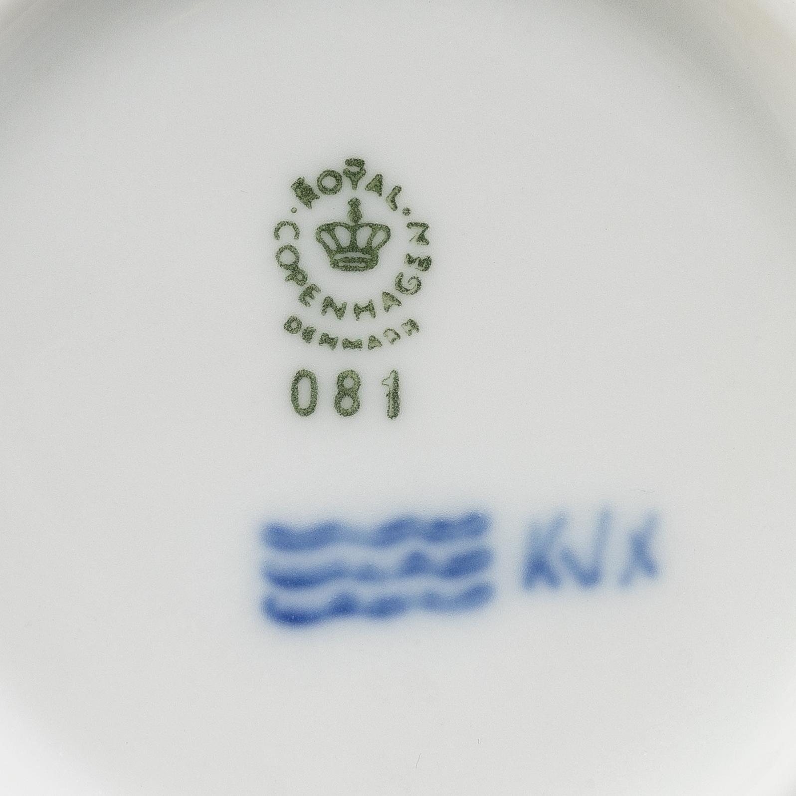 Harriet Bing, a 50-piece porcelain dinner and coffee service, "Empire", Bing & Grøndahl, Danmark.