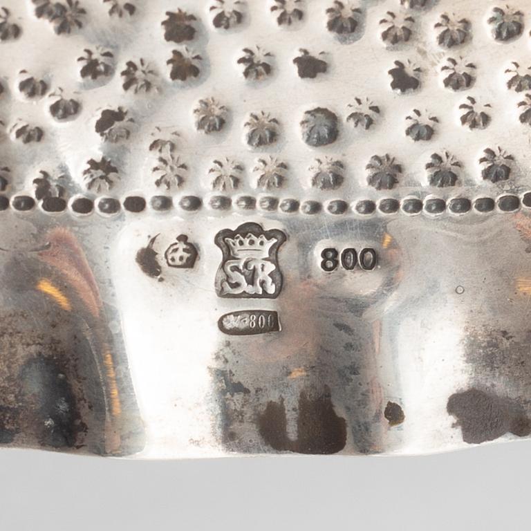 Presenterfat, låghaltigt silver, barockstil, omkring år 1900.