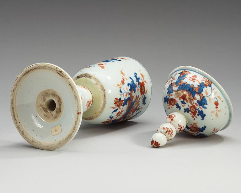 A large imari goblet with cover, Qing dynasty, Kangxi (1662-1722).