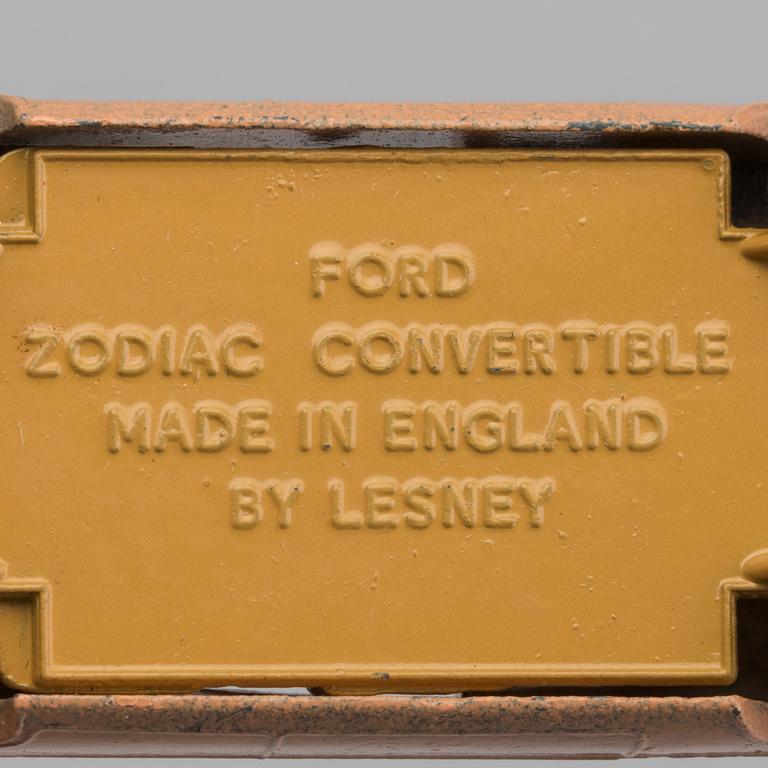 LESNEY MATCHBOX SERIES, Ford Zodiac Convertible RW 39A-1.