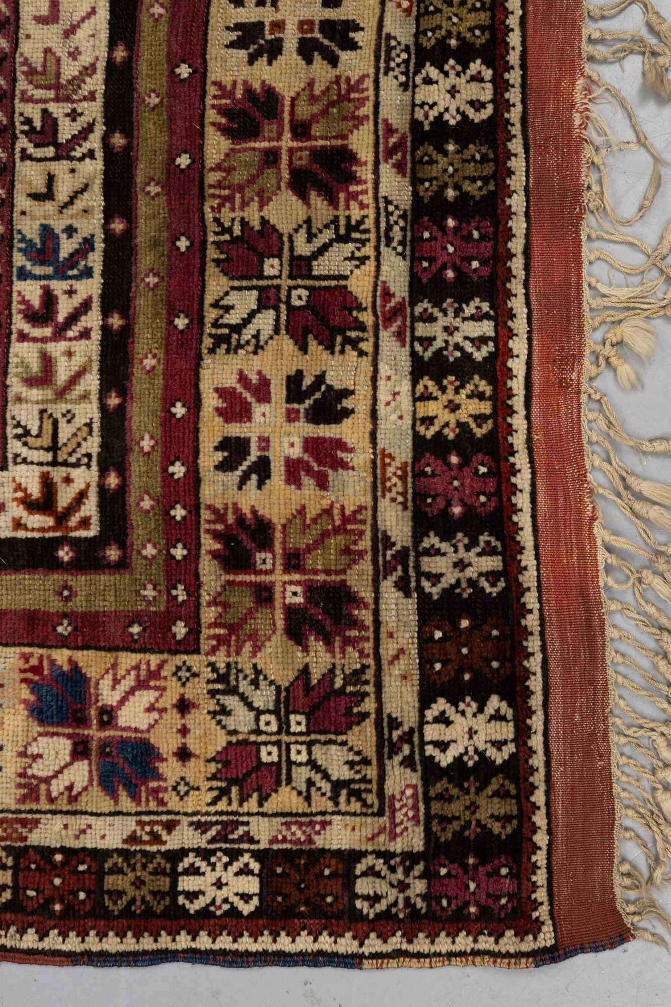 Matta, antik Avanos, ca 180 x 136 cm (samt 5 resp. 6 cm slätväv på vardera kortsida).