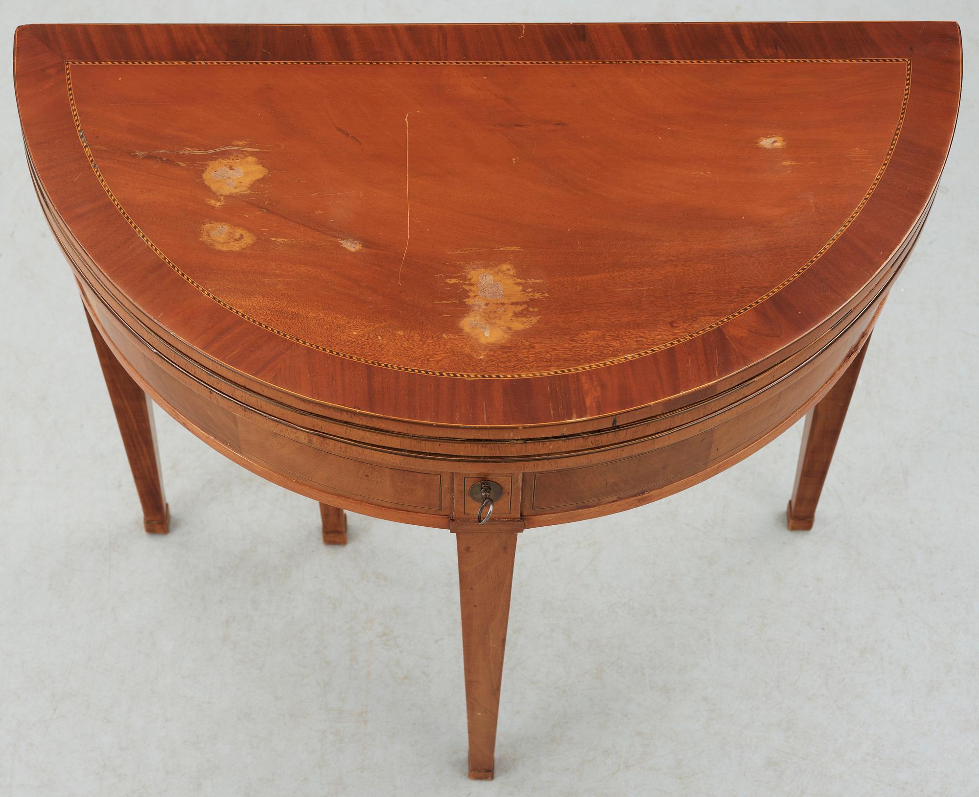 SPELBORD, sengustavianskt omkring år 1800.