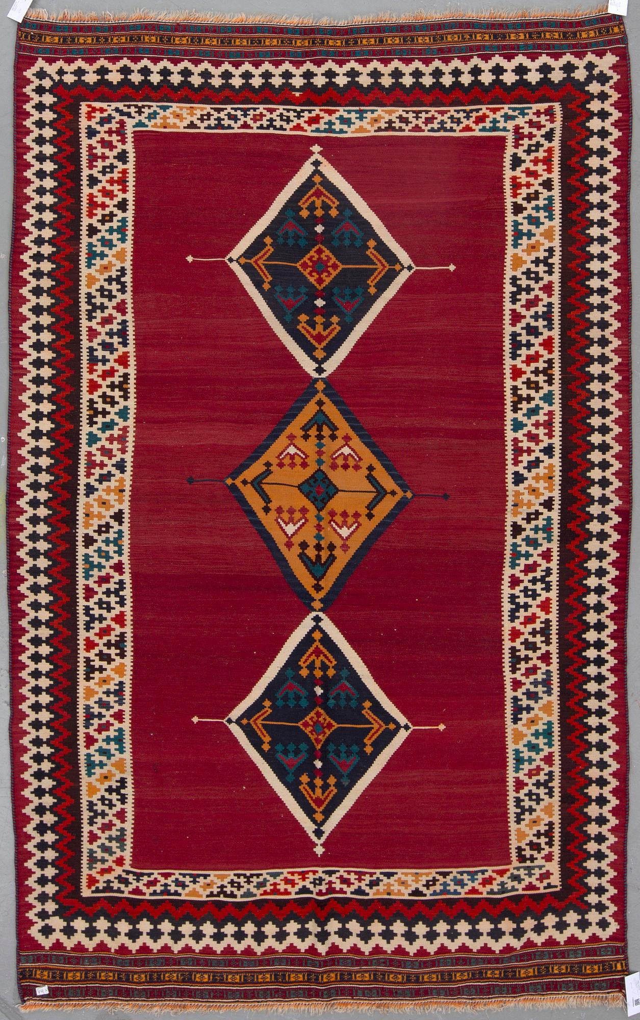 MATTA, Kelim, Shiraz. Ca 235x148 cm.