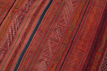 Kelim, approx. 340 x 180 cm.