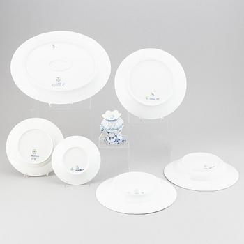 A Royal Copenhagen Musselmaalet, part dinner service, Denmark, 20th Century. (34 pieces).