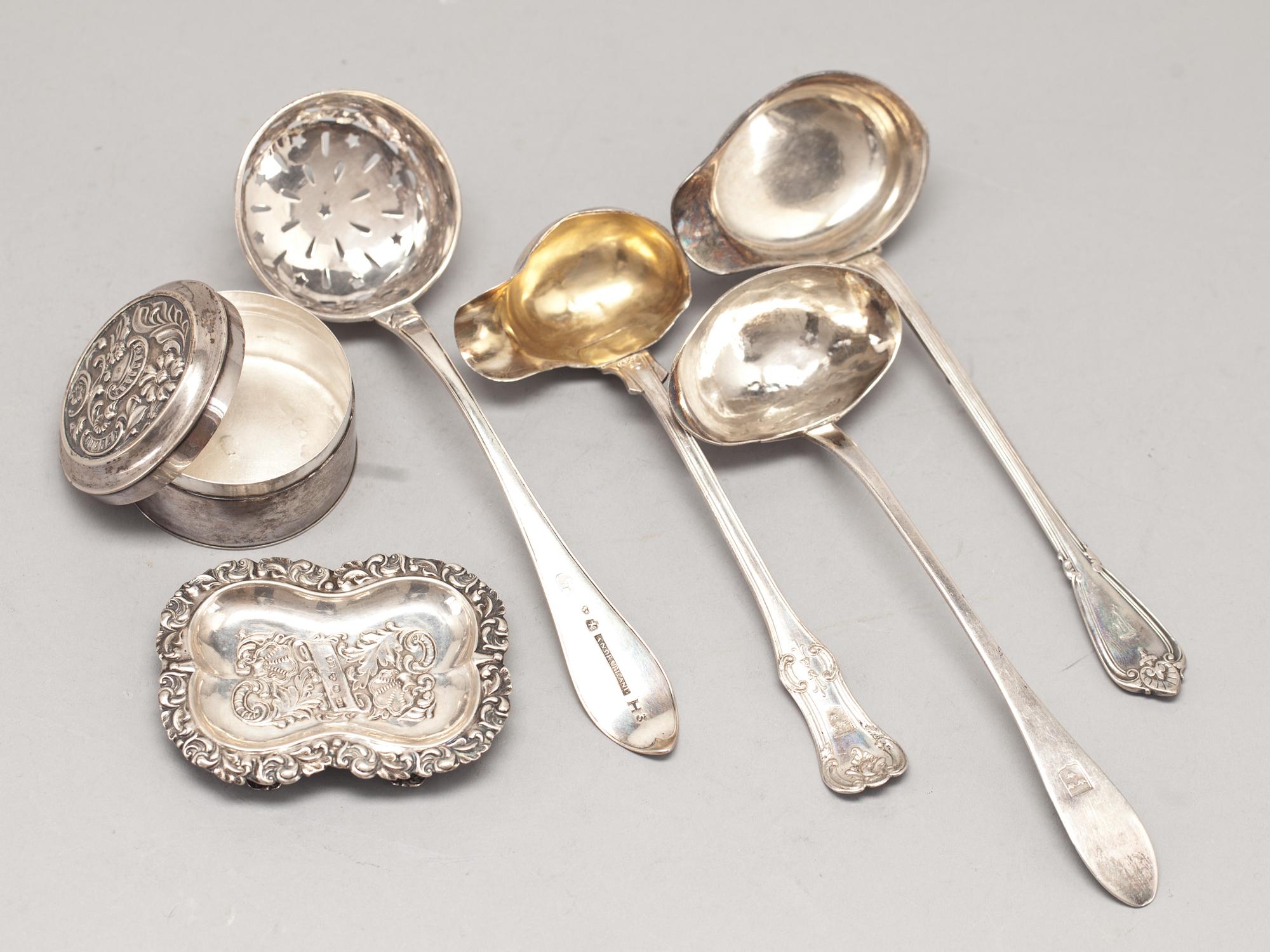 LOCKASK, FAT samt SKEDAR, 6 delar, silver, 1800-tal, Sverige. Total vikt ca 270 g.