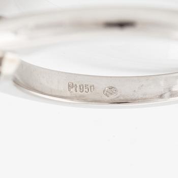 Ring, platinum with brilliant-cut diamond.