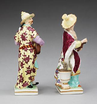 A set of two Berlin 'Chinouserie' figures of musicians, end of 18th Century.