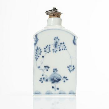 A 'Mussel-pattern' porcelain teacaddy, probably Germany,19th century.