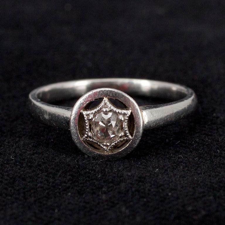 RING, platina, diamant. Sovjetiska stämplar. Vikt ca 4,3 g.