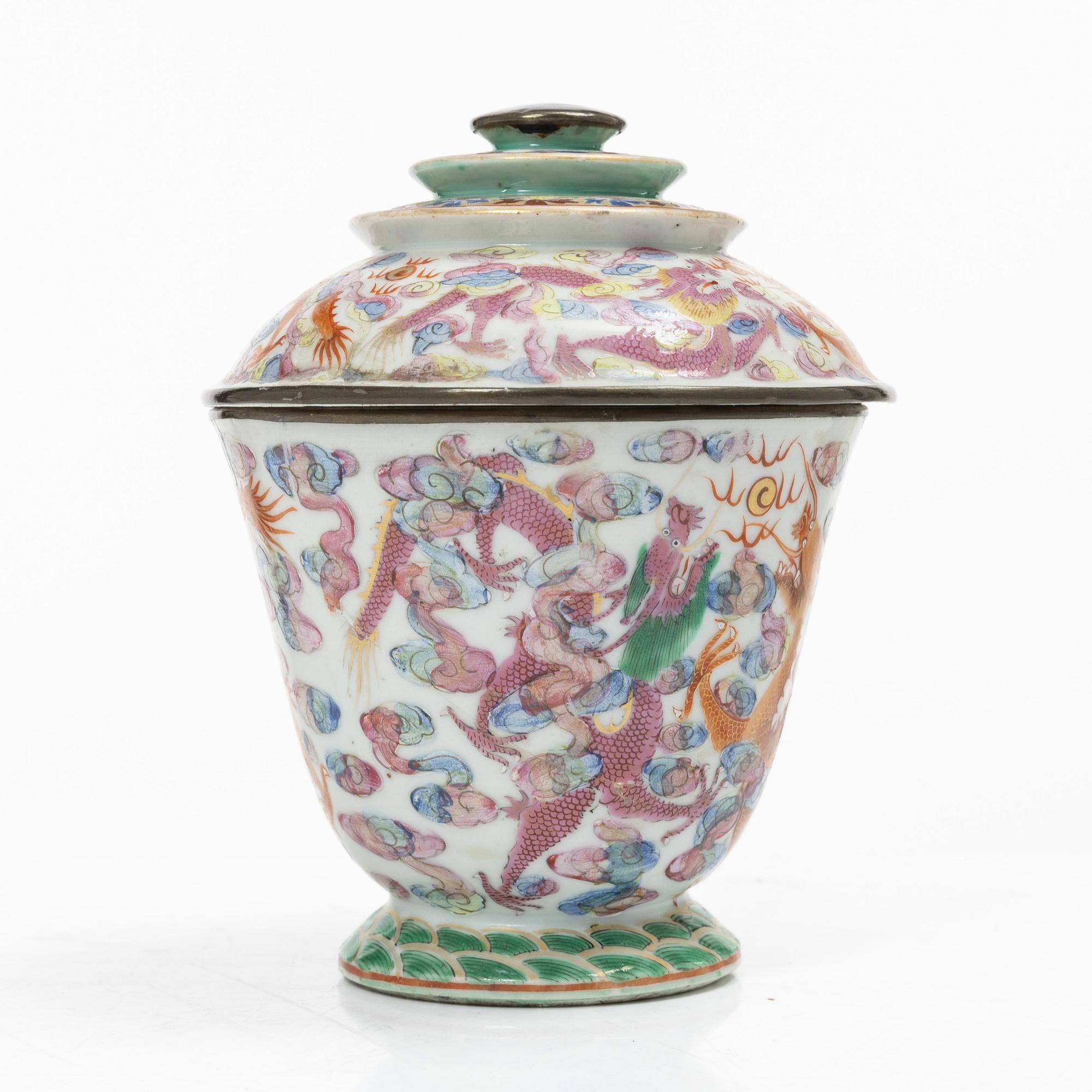 A Chinese famille rose 'dragon' jar with cover, for the Thai market, Qing dynasty, 19th century.