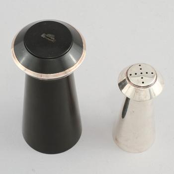SALTSTRÖARE och PEPPARKVARN, silver och backelit, Svend Toxvaerd, Köpenhamn, 1900-tal.