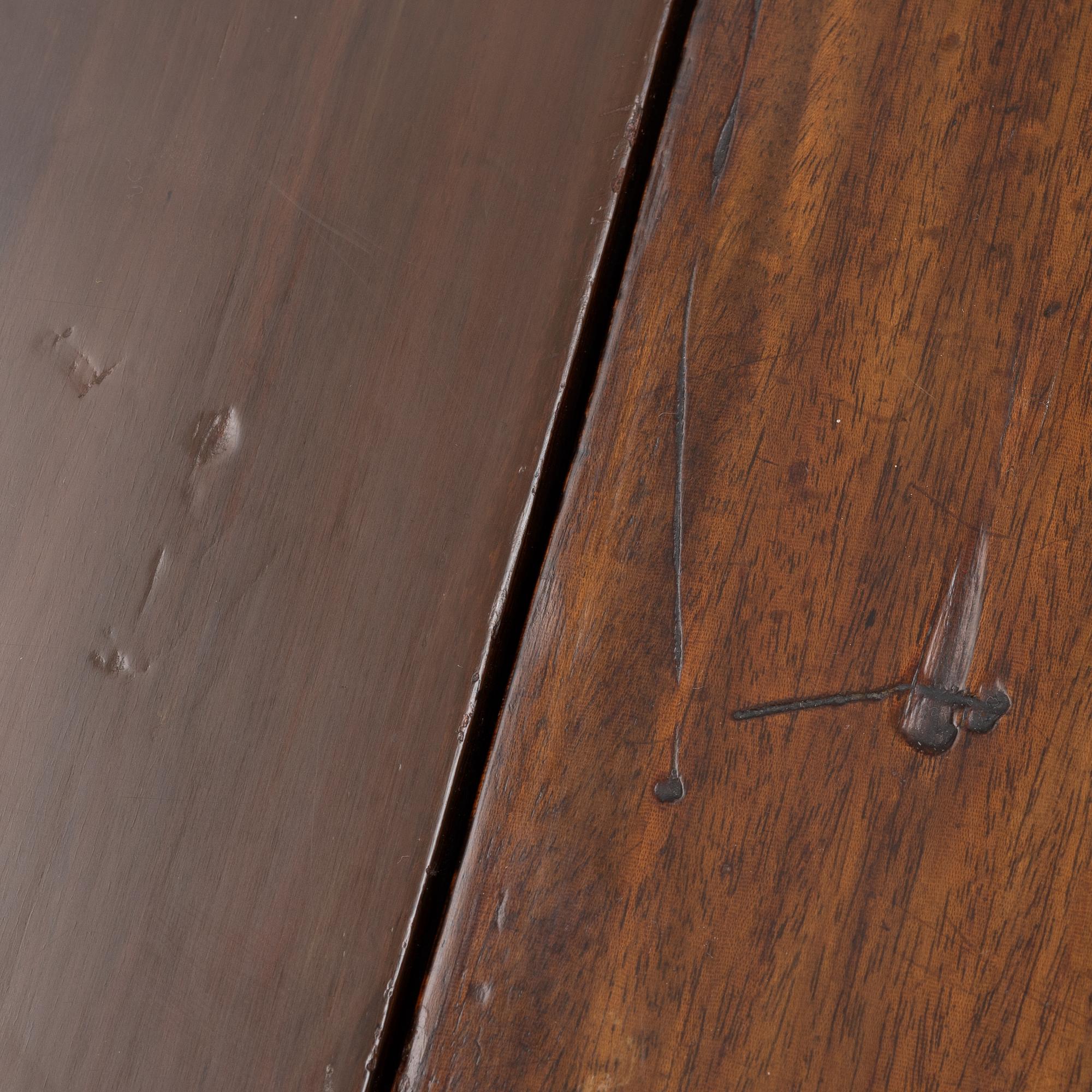 Drop-leaf table, England, 19th Century.