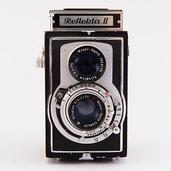 Set of five cameras, with accessories, 1920-50-tal.