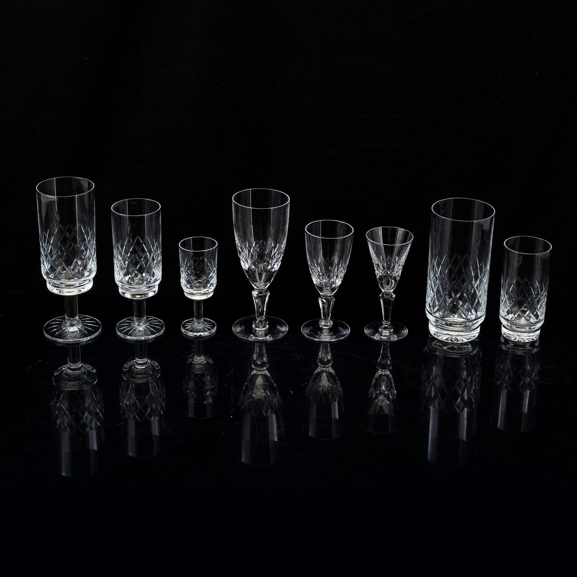 GLASSERVIS, 48 delar, Kosta, rutslipning, 1900-talets mitt.