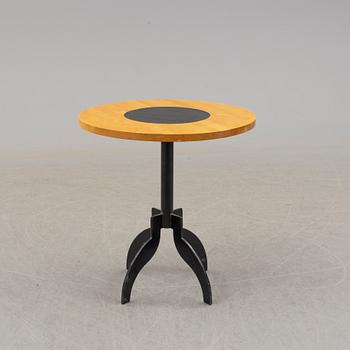 A round "triptyk II" table by Jonas Bohlin for Källemo.