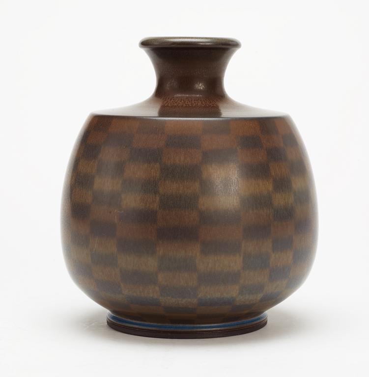 A Berndt Friberg stoneware vase, Gustavsberg 1960.