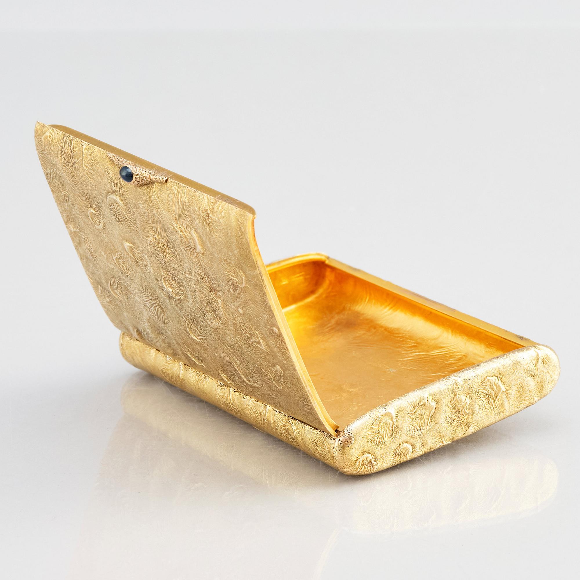 Etui, samorodok-teknik, guld 14K och safir, sannolikt av Alexander Lyubavin, S:t Petersburg 1908-1917.