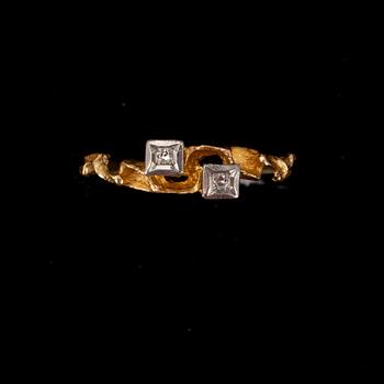 RING samt ÖRHÄNGEN, guld 18K, små diamanter, stämplad MJH. 1900-talets senare hälft.