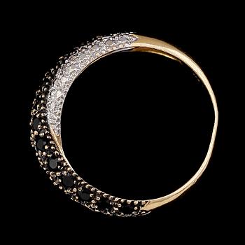 RING, 18 k guld, briljantslipade diamanter. Vikt ca 4,4 g.