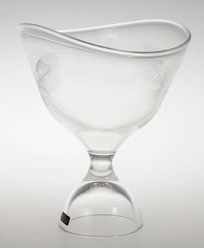 SKÅL PÅ FOT, glas, "Fjäderskålen", Vicke Lindstrand, Kosta.