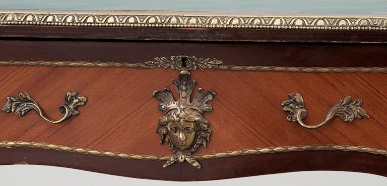SKRIVBORD, Louis XV-stil, 1900-talets första hälft.