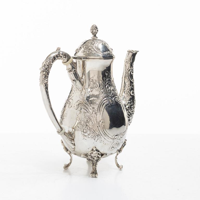 A small silver coffee pot, Rococo style, 20th century.